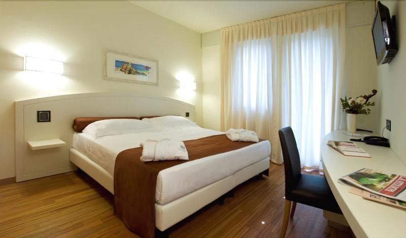 Hotel Napoleon Cherasco Εξωτερικό φωτογραφία